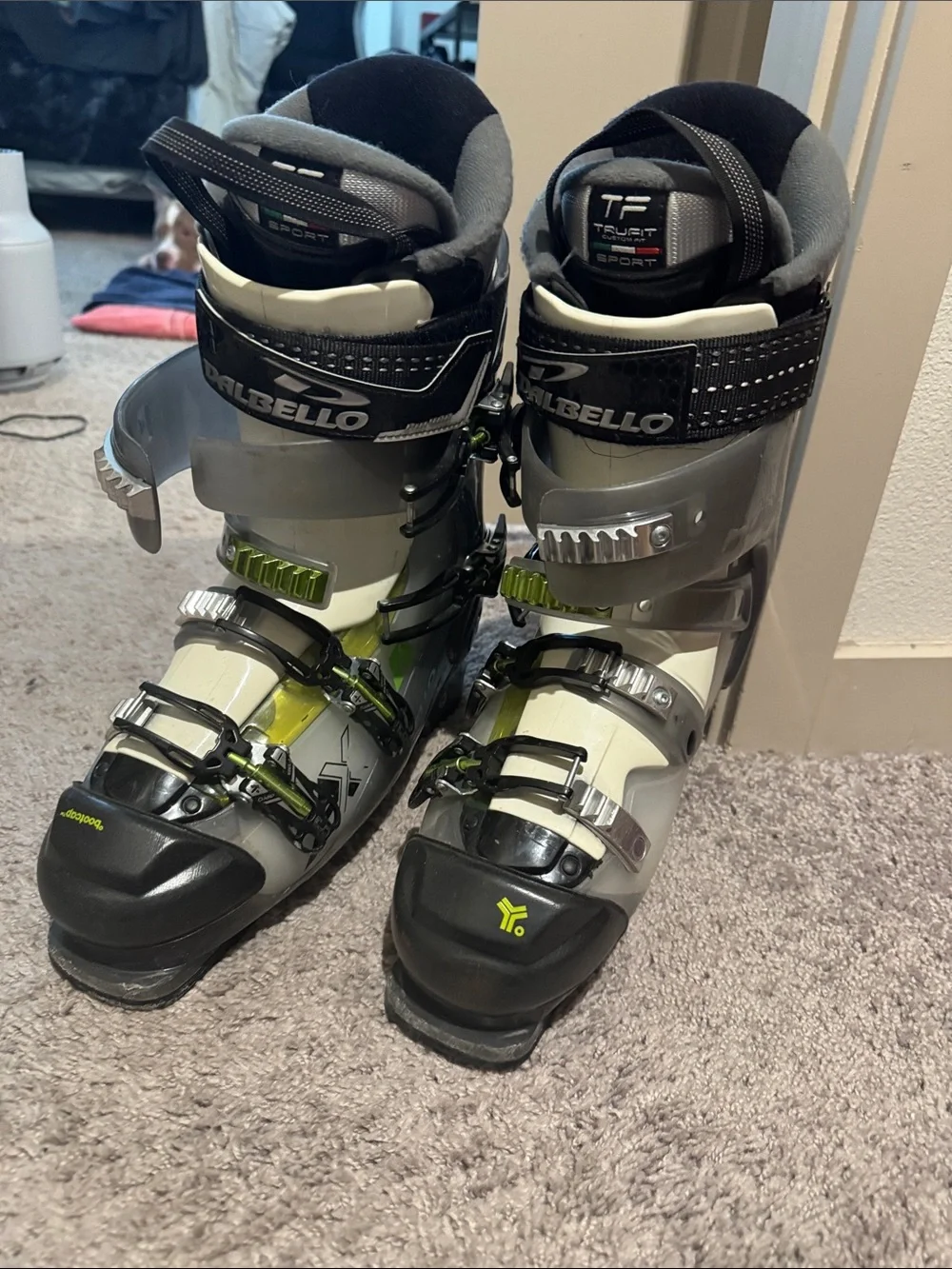 Dalbello Men’s Gray and Black Ski Boots with Green Accents